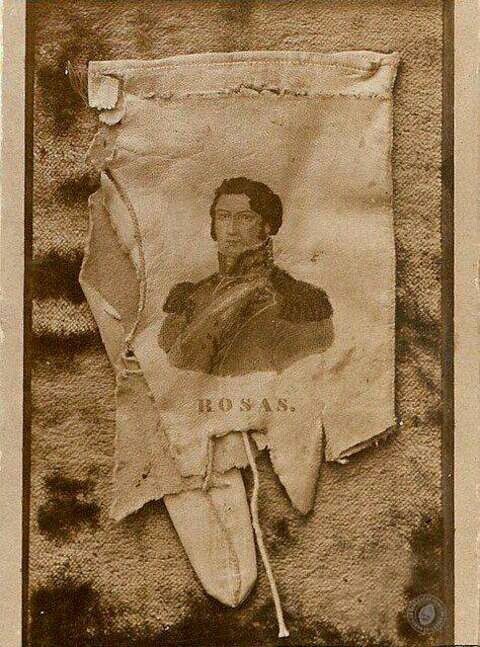 AbogadoDePeron_'s tweet image. Imaginate gobernar una Nacion de mas de 50 años y tener que enfrentarte a los ejercitos de las potencias Industriales del momento, unidos. Con ejércitos de punta Y GANARLES CON BARCAZAS, CADENAS Y CAÑONES DEL 1810.
Este pais es lo mas grande que hay y Rosas un Heroe.