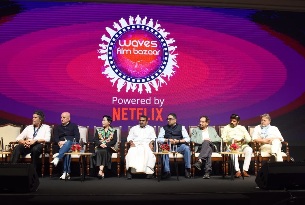 MIB_India's tweet image. 56th #IFFI kicks off with the #WAVESFilmBazaar 2025!

MoS for Information &amp;amp; Broadcasting, @DrLMurugan inaugurated the WAVES Film Bazaar 2025 at the 56th #InternationalFilmFestivalOfIndia in Panaji, Goa.

Joined by Secretary, Sanjay Jaju, legendary actors Balakrishna,…