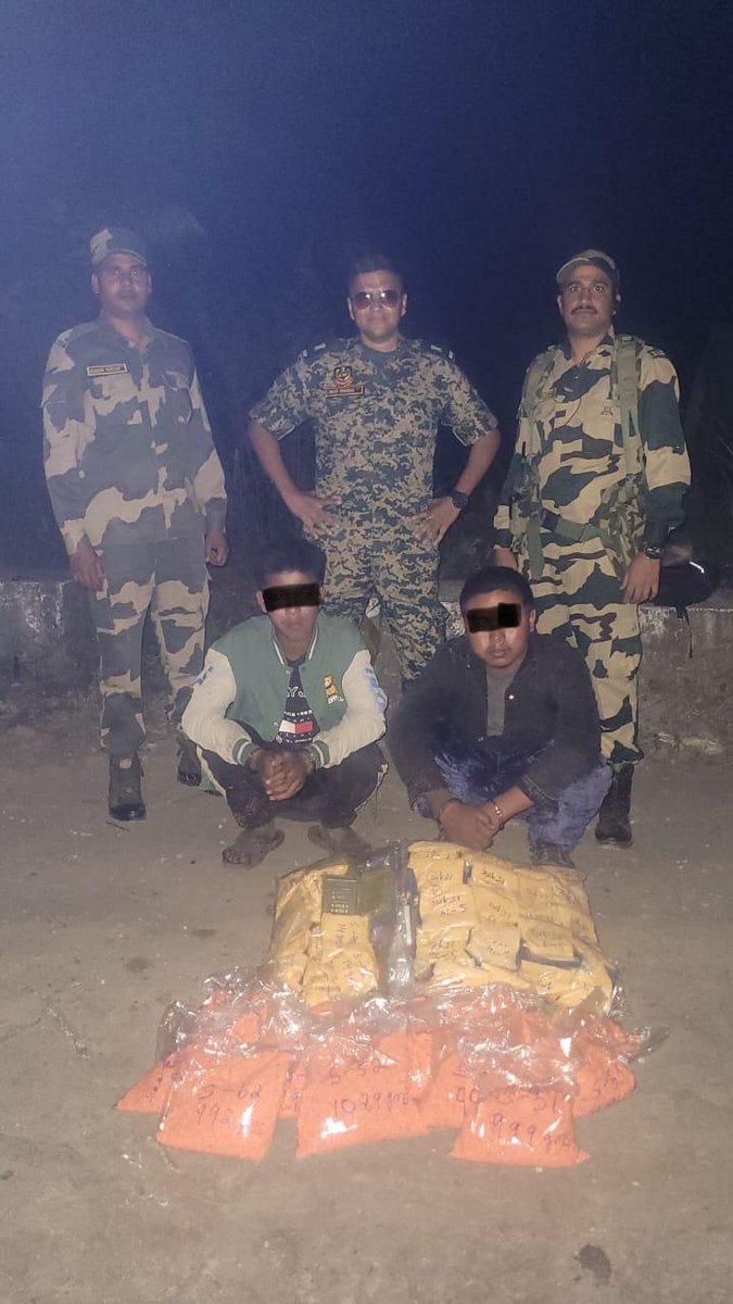 paramilitary_m's tweet image. 🚨 Major Narcotics Bust in Mizoram!
Acting on BSF input, a joint BSF Aizawl &amp;amp; Excise/Narcotics team seized 14.9 kg Meth &amp;amp; 707 gm Heroin worth ₹25 Cr on NH-6.
Two smugglers arrested.
 BSF = Commitment. Courage. Vigilance.
#AlertBSF #BSFinMizoram 
#DrugFreeIndia