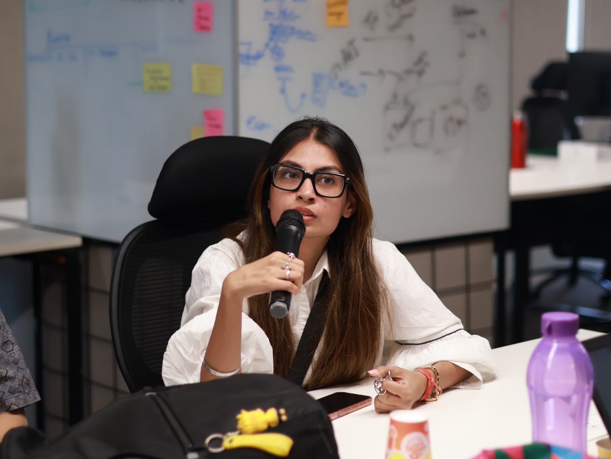 jigyasa_0203's tweet image. I can’t believe this is me. 

I used to be terrified of public speaking. In school I’d get nervous, go blank, and stay quiet even when I knew the answer.

I always thought it was because my English wasn’t good enough

But with time I learned it’s not about language, it’s about…