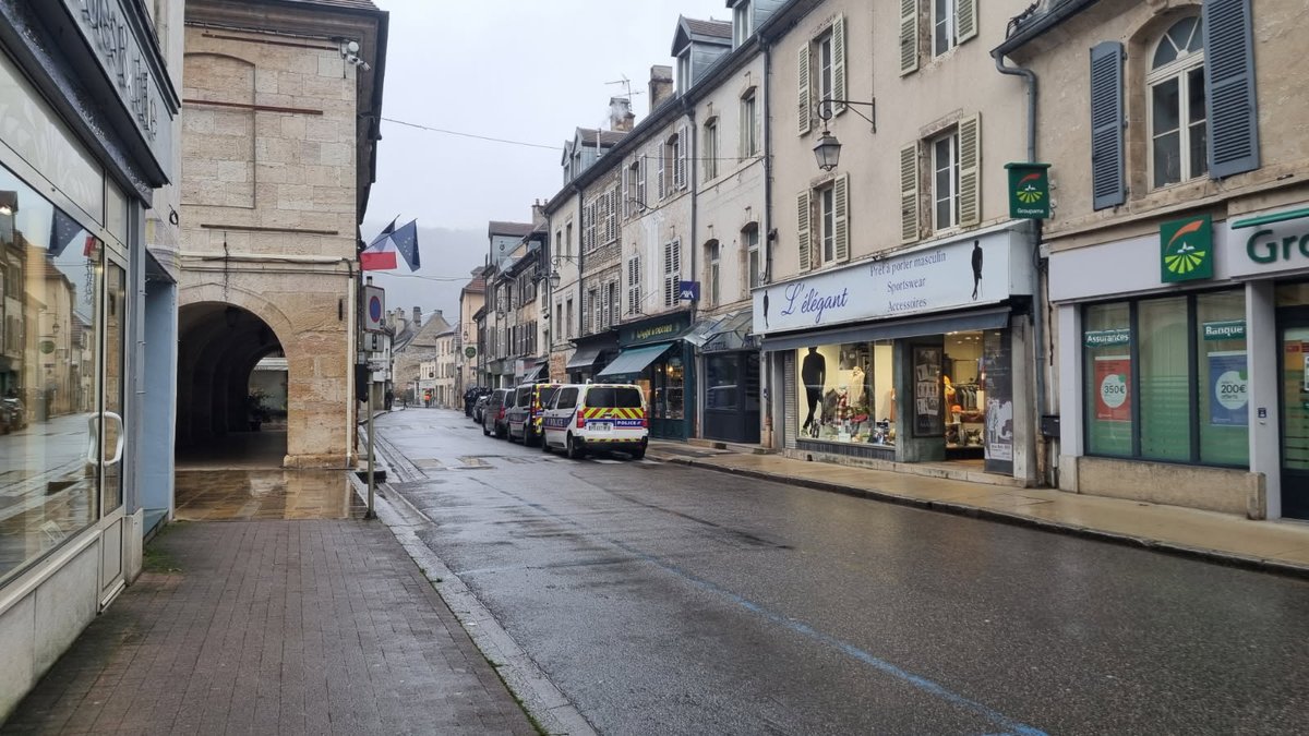 Villages FM tweet media