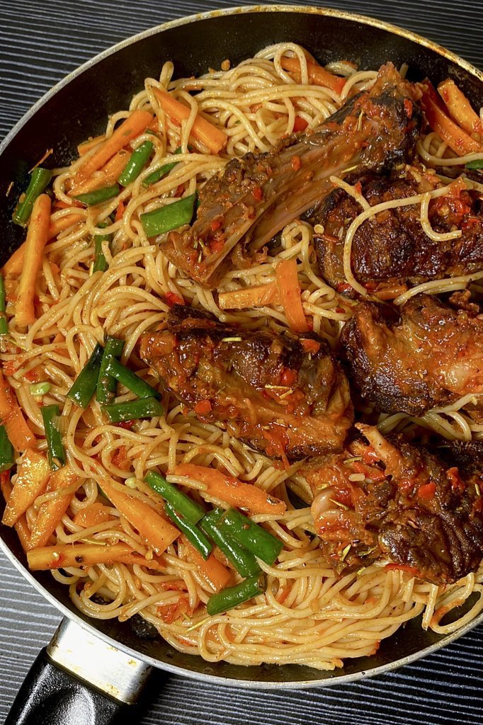 aadunolowosibi's tweet image. Hi, I&apos;m Mira. Chef, booklover, haircare enthusiast &amp;amp; a storyteller/creative building  a career in marketing.

Here, I share the food I make, books I’m reading, stories I’m living, and  the career I&apos;m buildng.

Follow along for food, books, and the messy bits of adulting😅😮‍💨