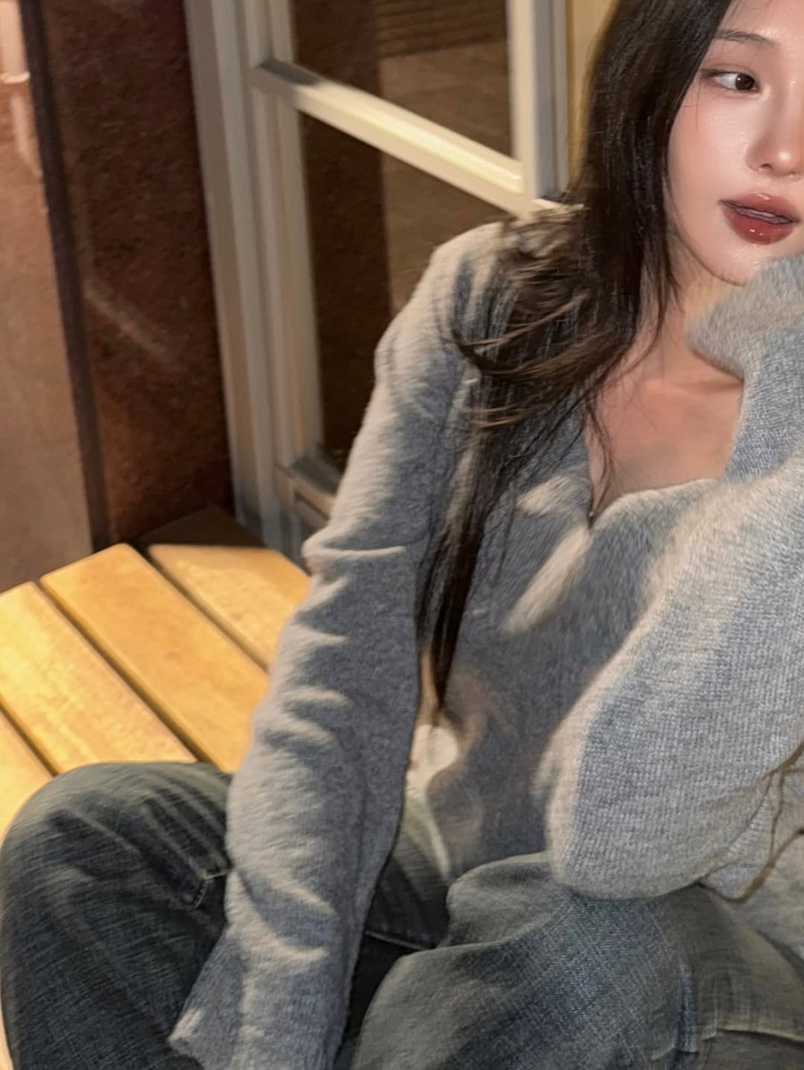 fiq_D_flover's tweet image. [🐑 rosieline_] -Instagram Update-

Coming...., 𝒽𝑜𝓁𝒾𝒹𝒶𝓎🎄🎅🏻🔔❄️⛄️🌨️

#노지선 #RohJisun