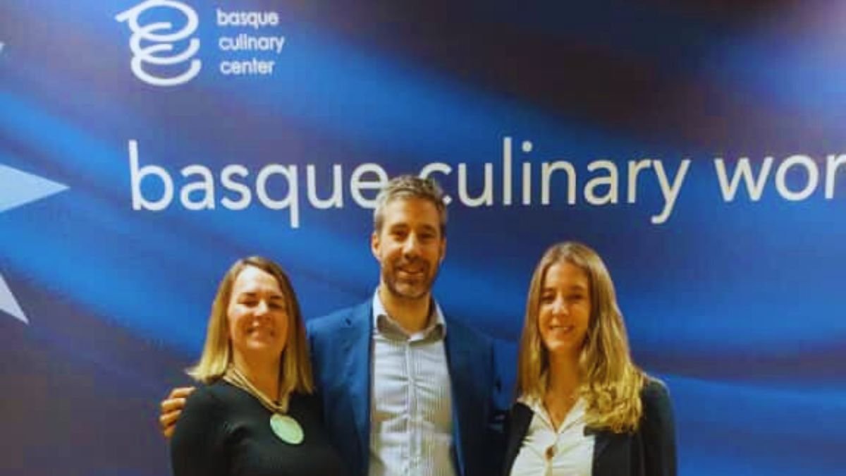 Food4LifeSPAIN's tweet photo. 🗣️ Ayer, @GironellaJuan, secretario técnico de la #PTF4LS, asistió a los Premios sobre Innovación y Gastronomía organizados por @bculinary 

👉🏻Durante la jornada, Juan tuvo la oportunidad de encontrarse con algunos de nuestros socios, como #GoeTechCenter, @tecnalia y @neiker_BRTA https://t.co/1IYJuC31Gk