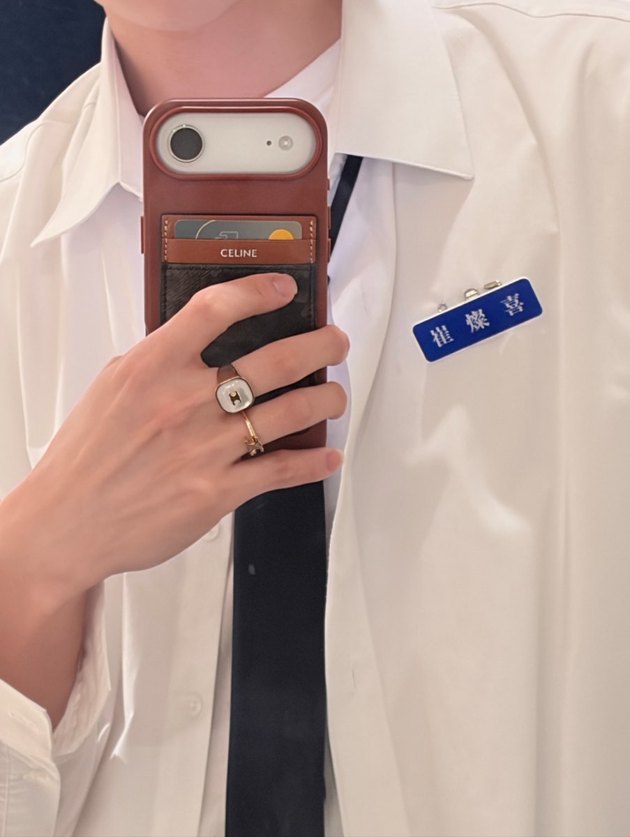 deobimom's tweet image. omg milnyu matching cases????

#HYUNJAE #현재 #NEW #뉴