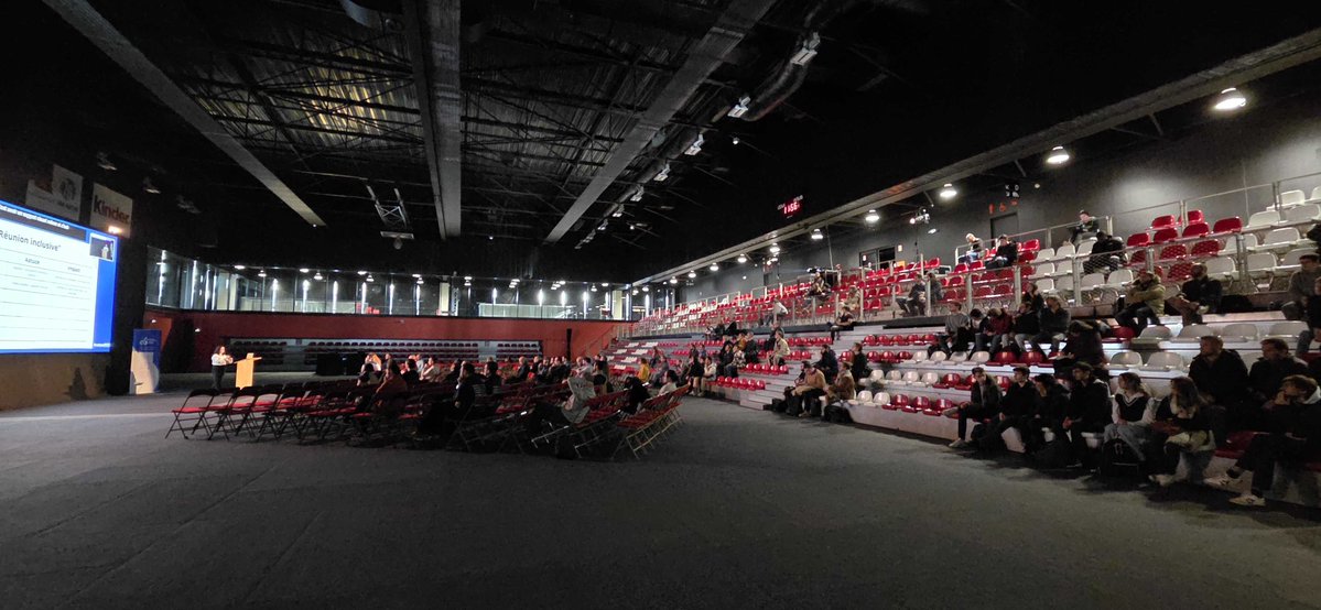 codeursenseine's tweet image. 🧠 Le handicap n’est pas toujours visible. Le temps d&apos;un quicky, Anaïs Moulin montre comment rendre vos réunions vraiment accessibles. #Codeurs2025