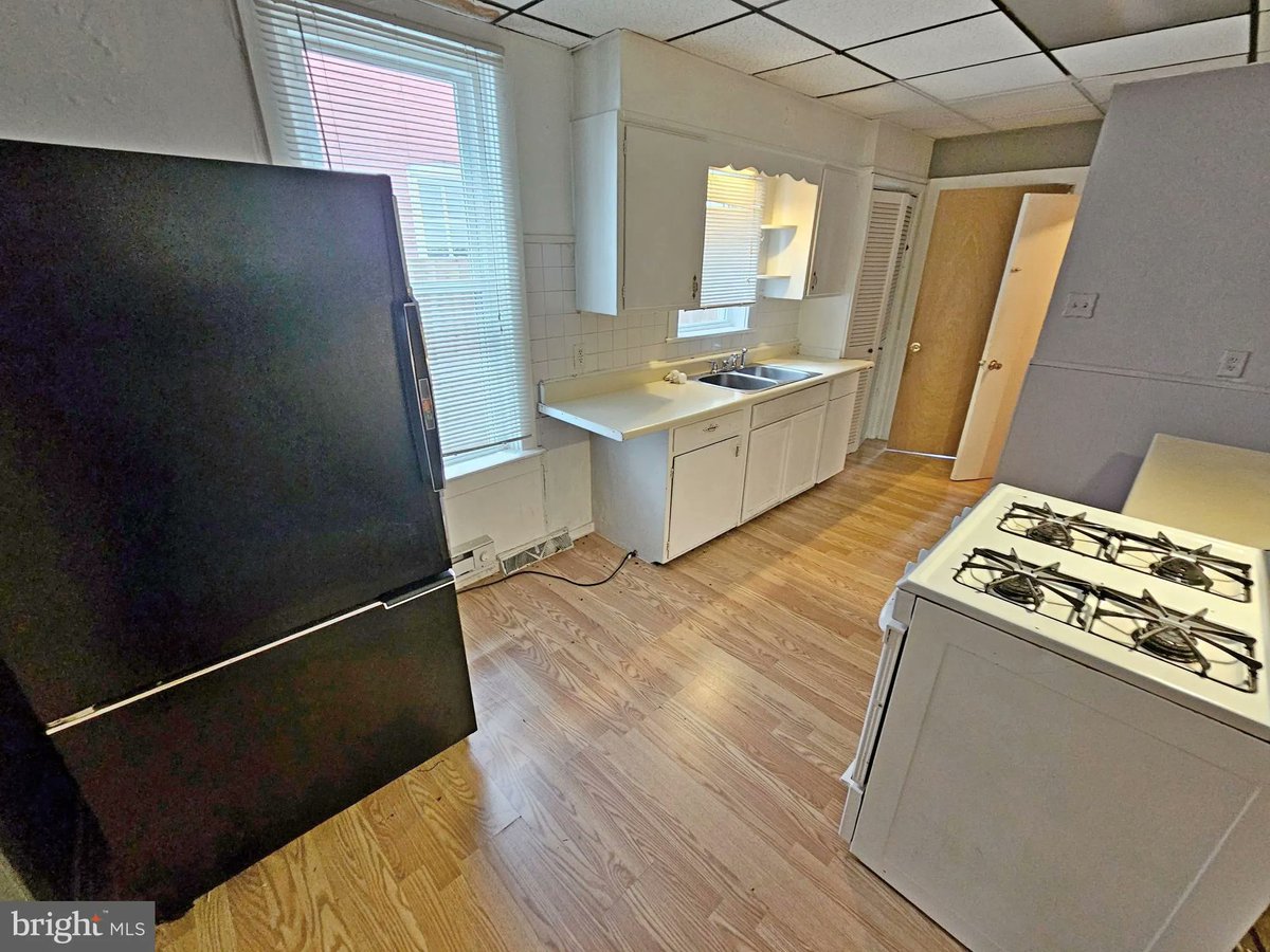 RisserGroup's tweet photo. 426 Nevin Street, Lancaster, PA, 17603
3 bed | 2 bath 1727 Sq. Ft.
Active | 247500
https://t.co/FKYVqy9q7w
This 2.5 story row home is located on the west end of Lancaster City, near the F&amp;M campus. The newer roof adds reliability. Inside, hardwood floors cover the living and... https://t.co/LX08mZUMtH