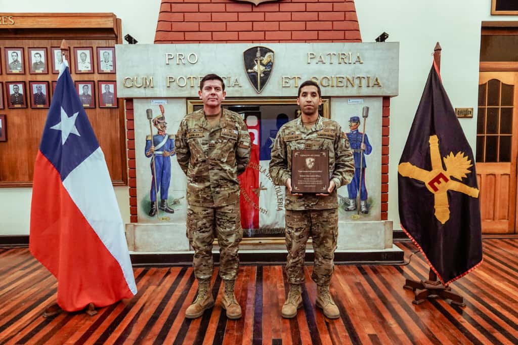 Ejercito_Chile's tweet image. En la Escuela de Artillería se llevó a cabo la ceremonia de graduación del Curso Avanzado de Oficiales del Arma de Artillería donde Tenientes del #EjércitoDeChile se formaron con las competencias para desempeñarse como comandante e instructor de Unidad Fundamental y/o Equipo de…