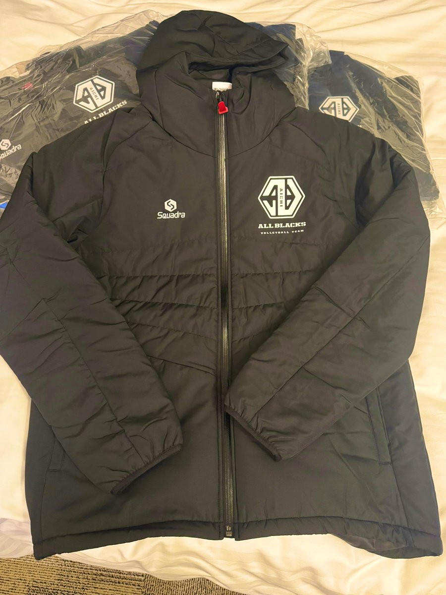 9vb_reports's tweet image. 気温低い予想だったので…
急遽、防寒着を購入。
スクアドラさんに無理言って、短納期で作ってもらいました🙏
@kimihikokatsuya 社長が直々に大阪のホテルまで届けてくれて、無事に明日の予選に着れます☺️

ホント助かりました！
ありがとうございます🙇

#スクアドラ
#ウォーマージャケット