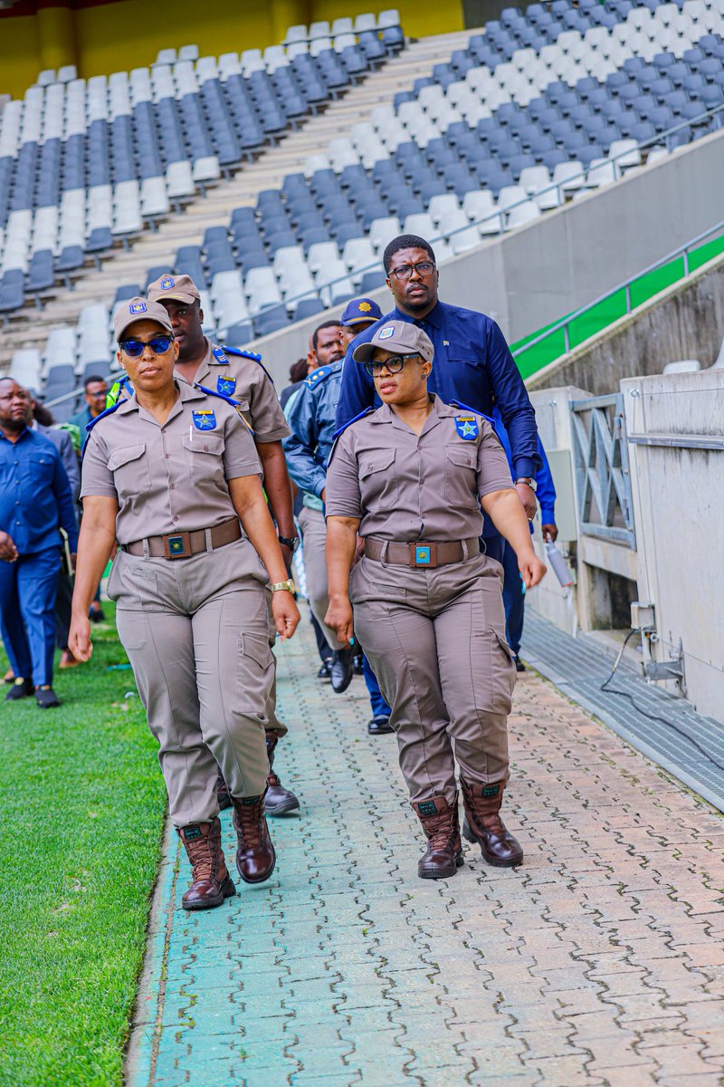 Dotransport's tweet image. Deputy Minister, @MkhulekoHlengwa and Mpumalanga MEC for Community Safety, Security &amp;amp; Liaison, Jackie Macie conducted an inspection and roll-call of traffic law enforcement officers in Mpumalanga

#RoadSafety #ItBeginsWithMe #SaferRoadsForAll