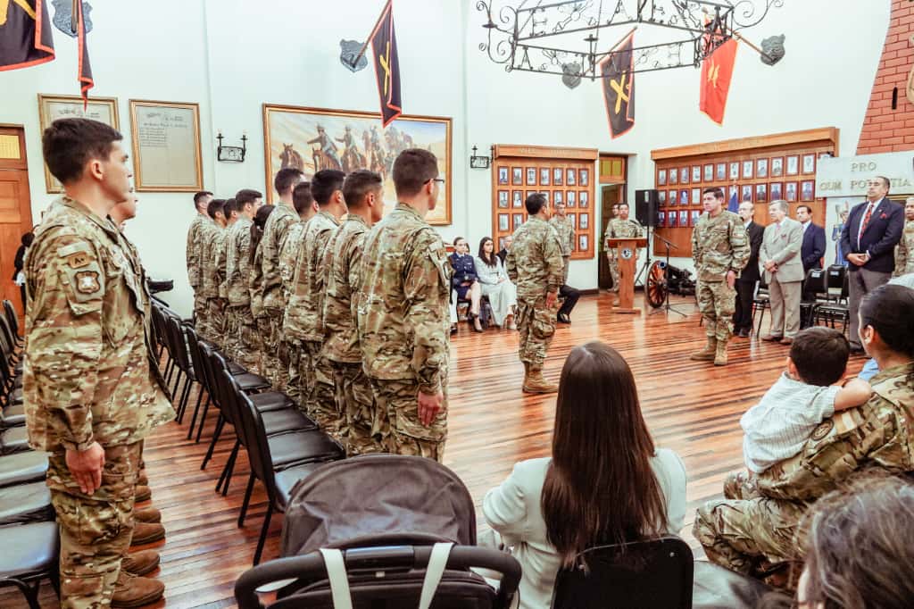 Ejercito_Chile's tweet image. En la Escuela de Artillería se llevó a cabo la ceremonia de graduación del Curso Avanzado de Oficiales del Arma de Artillería donde Tenientes del #EjércitoDeChile se formaron con las competencias para desempeñarse como comandante e instructor de Unidad Fundamental y/o Equipo de…