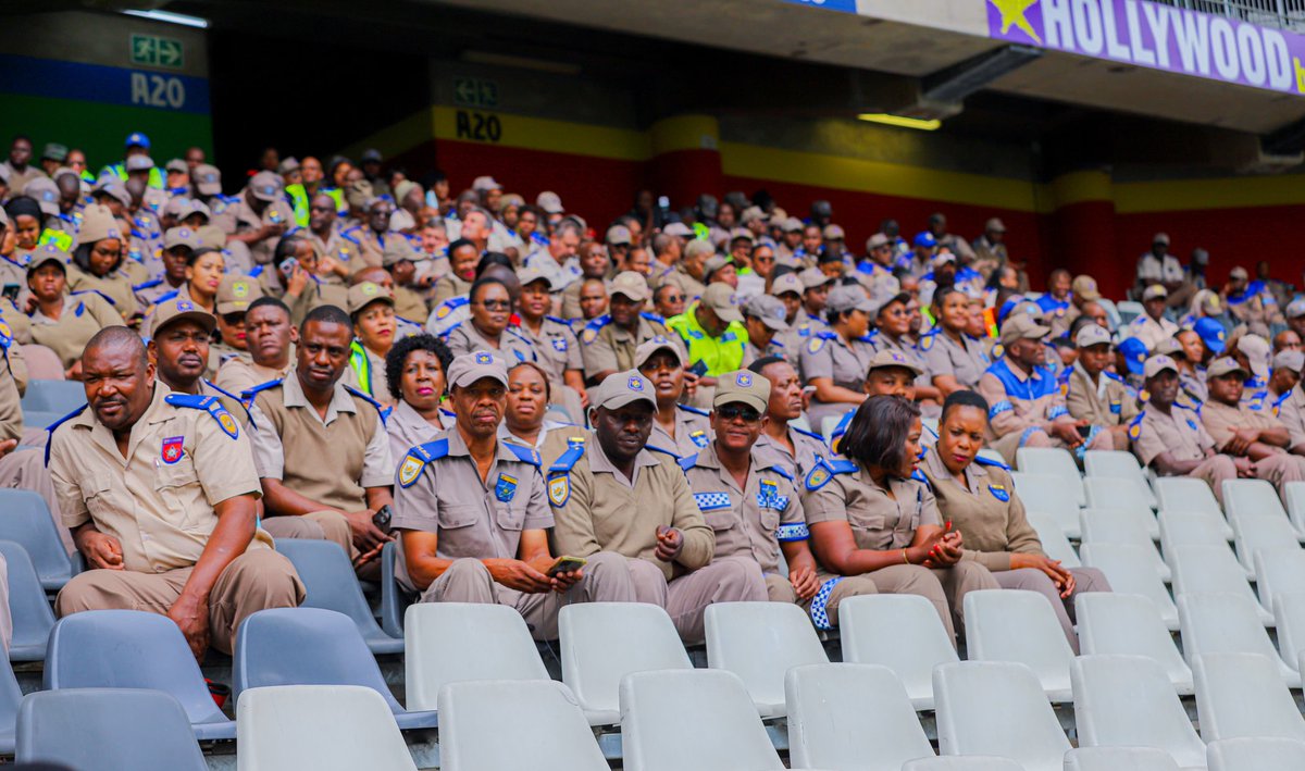 Dotransport's tweet image. Deputy Minister, @MkhulekoHlengwa and Mpumalanga MEC for Community Safety, Security &amp;amp; Liaison, Jackie Macie conducted an inspection and roll-call of traffic law enforcement officers in Mpumalanga

#RoadSafety #ItBeginsWithMe #SaferRoadsForAll