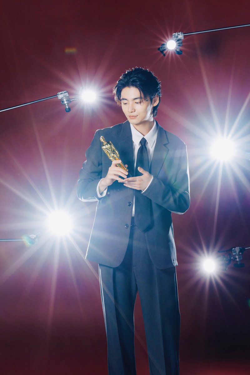 haruhi_iuchi712's tweet image. Duet12月号に登場しています！

休刊になってしまうのは凄く寂しいですが、これまでたくさんの新しい自分を見てもらえて嬉しかったです

ラストは今の僕が思い描く俳優人生のロードマップを話させてもらいました！

約1年間の連載ありがとうございました！！
#duet
#井内悠陽