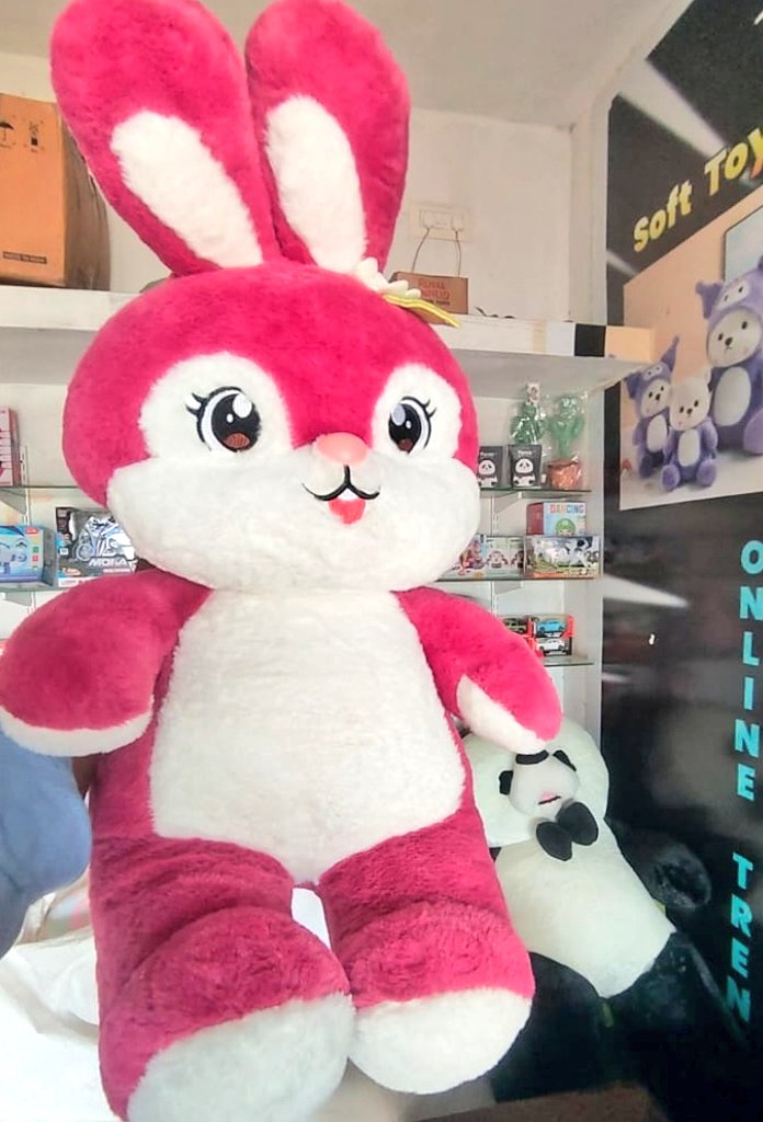 Stylo770's tweet image. ஏனோ பழிகள் சுமந்தேன்
உன்னிடம் ஏனோ அழுதேன்
அன்பெனும் ஆயுதமாய்  உன் நட்பு உறவு கெடைக்கவோ இதெல்லாம்??

Hope you like it all 😍☄️🫂

Kadal thaan vandha indha Anbu endrum unake 🐇🐰🥕

Forever thankful for care and trust! 
1 Year of friendship 🤌🩷🕊️

#FriendshipForLife 
#MyShobana