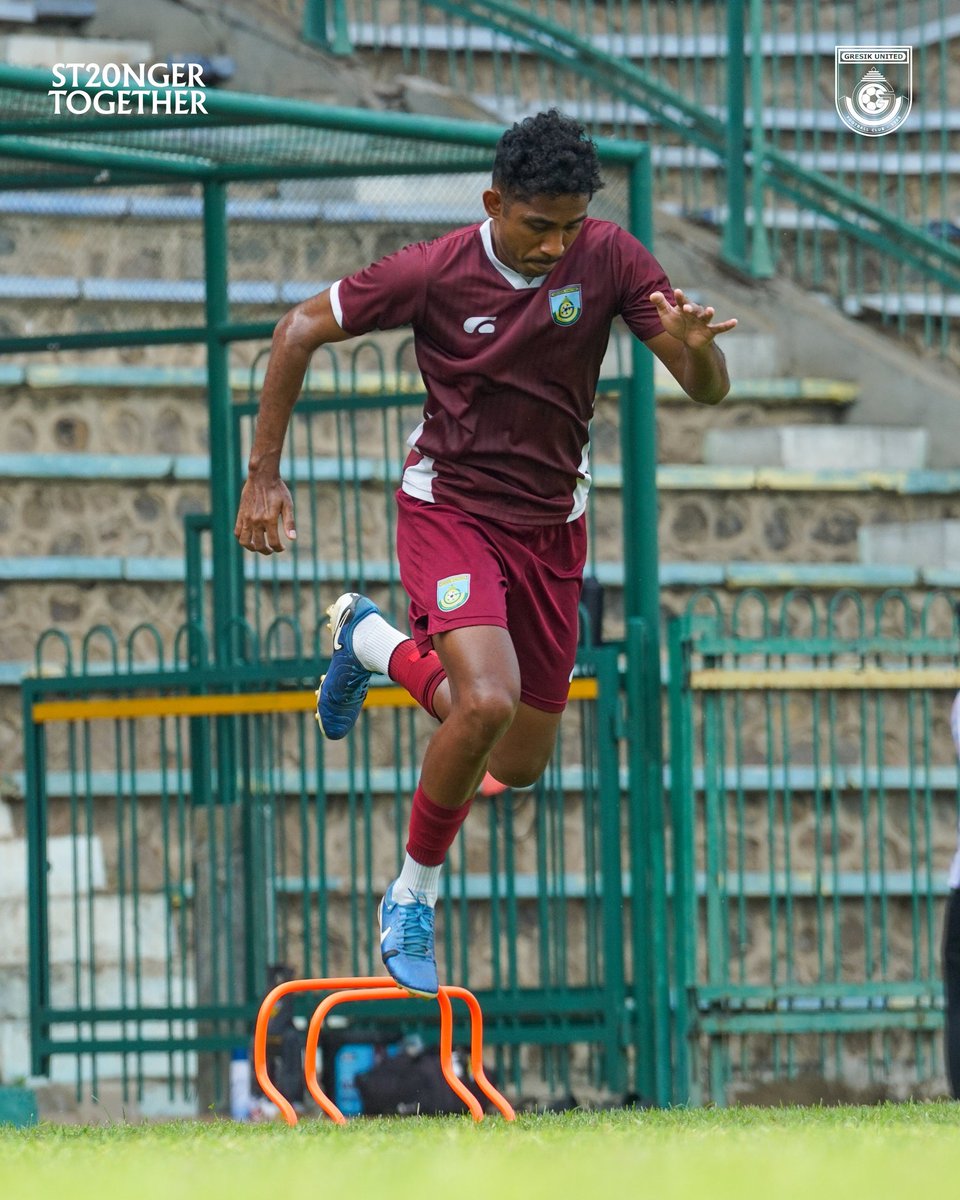 gresikutdFC's tweet photo. Tetap segar setelah rangkaian sprint dan hurdle jump yang menguras tenaga ❄️

#GresikUnited #LaskarJokoSamudro #ST20NGERTOGETHER #DailyTraining https://t.co/eRQ1EgtLxr