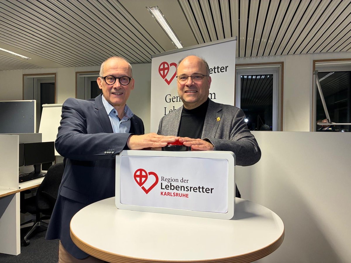 Der #Alarmierungsstart von dem #App-basierten #Ersthelfersystem #Region der #Lebensretter konnte mit Hilfe von Spendengeldern im #Leitstellenbereich #Karlsruhe offiziell #implementiert werden. Ich bin sehr dankbar das ich zusammen mit Prof.Dr.Müller den Startschuss geben durfte.