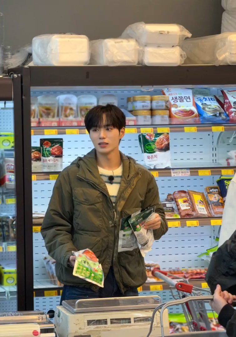 kjspicture's tweet image. 🐉                                                   🐱