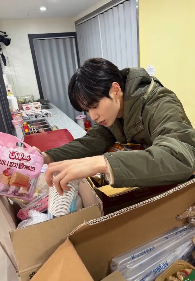 kjspicture's tweet image. 🐉                                                   🐱