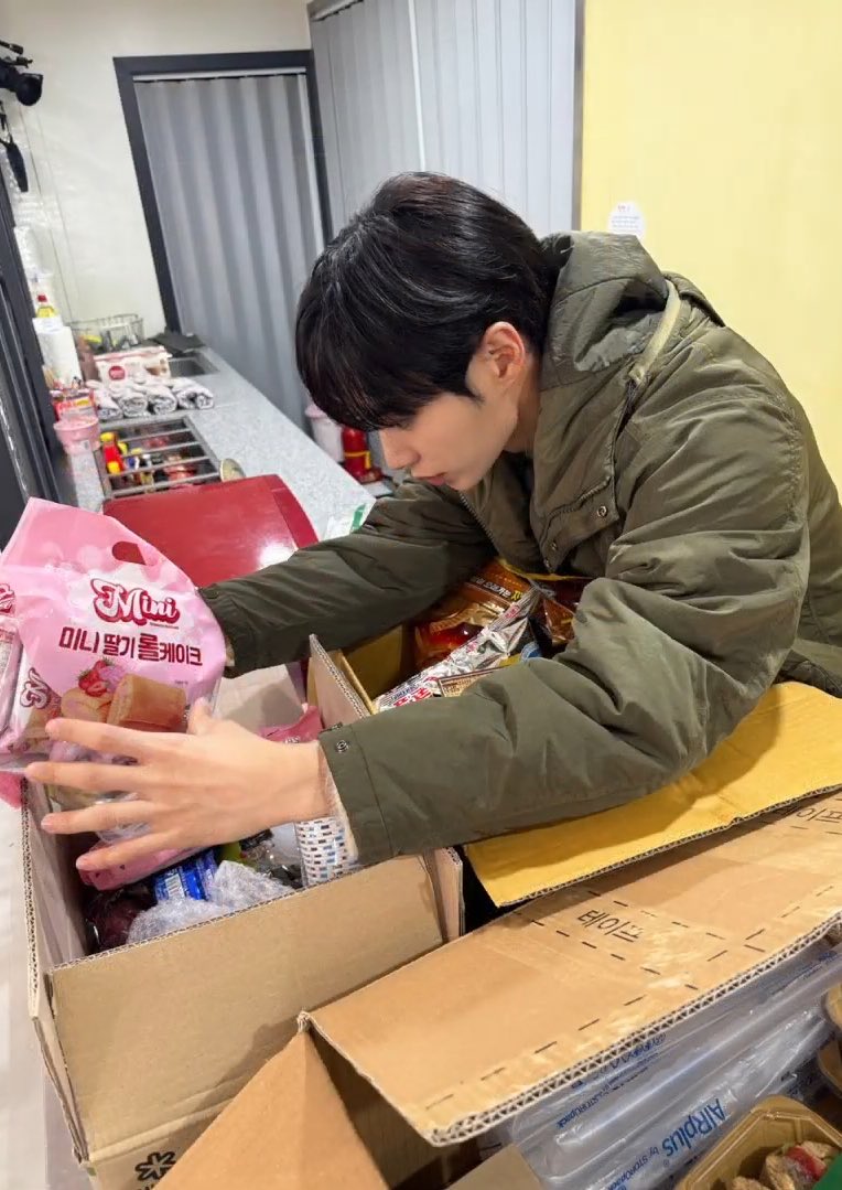 kjspicture's tweet image. 🐉                                                   🐱