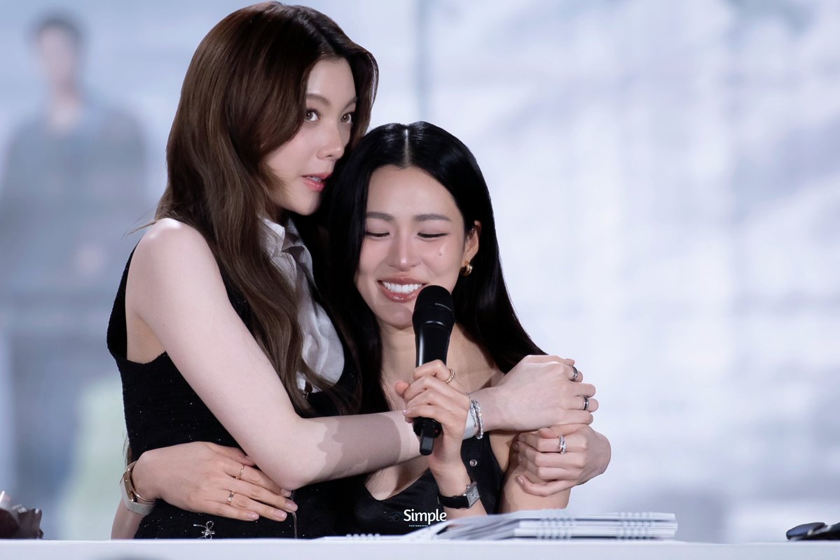 69__Simple's tweet image. จิ้นทอด.. ฟริ้นนนน...

LINGORM CH3 CALENDAR SIGN 
#หลิงออมปฏิทินช่อง3ปี2569
#LingOrm #Linglingkwong #Ormkornnaphat