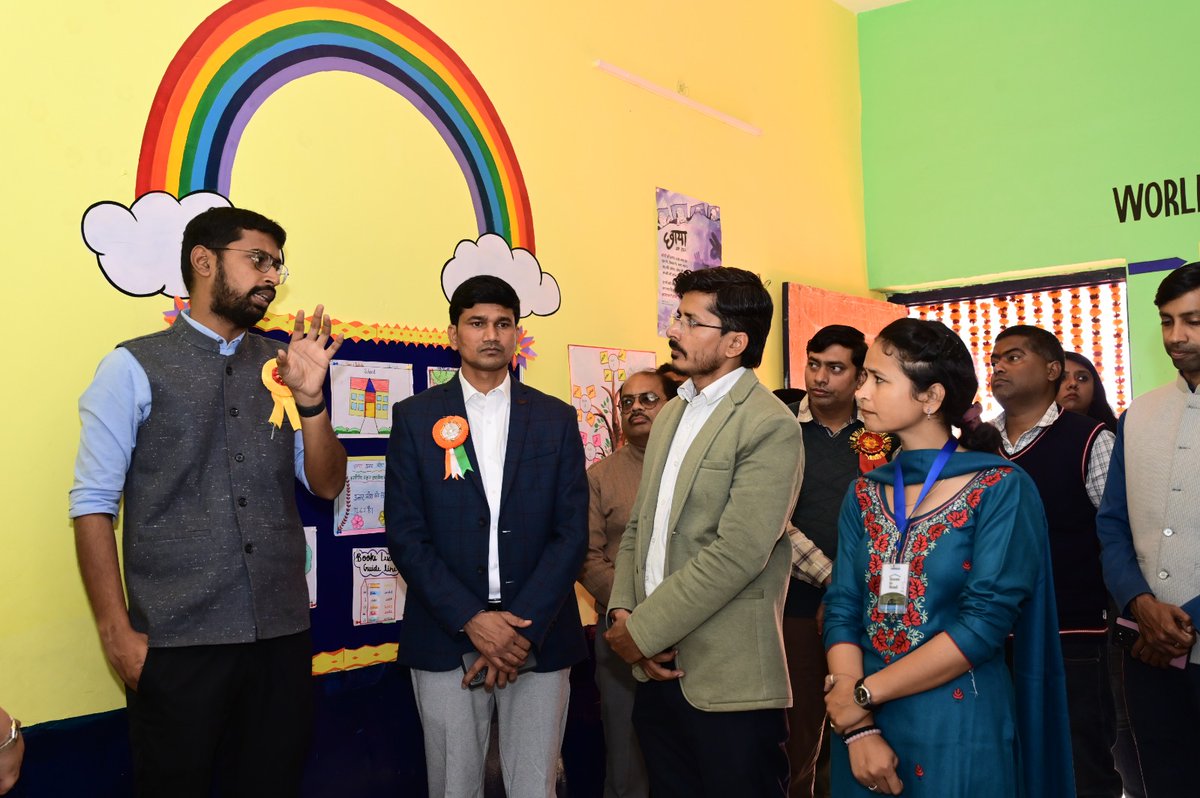 AyodhyaCDO's tweet image. अयोध्या में निपुण भारत के अंतर्गत रूम टू रीड व समग्र शिक्षा की संयुक्त पहल—जिला परियोजना प्रबंधन इकाई (DPMU) का शुभारंभ!
1,523 विद्यालयों में लाइब्रेरी व रीडिंग कॉर्नर के माध्यम से बच्चों में पढ़ने का झुकाव मज़बूत करने की दिशा में बड़ा कदम।
#NIPUNBharat #RoomToRead #Ayodhya