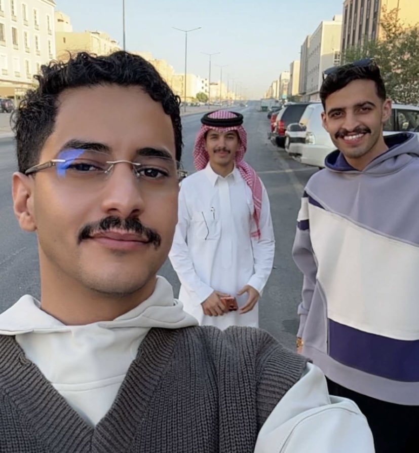 kaa9_3's tweet image. الثلاثي الأفضل و الأكثر جماهير 🥹
عزيز ودخيل الله هم الاثنين اللي فعلاً يحبون حمد 
صدق و ما سحبوا عليه ودايم وهم معه 
الله يديم اخوتهم❤️

 #عبدالعزيز_الحارثي #دخيل_الله_الحارثي
 #حمد_العتيبي