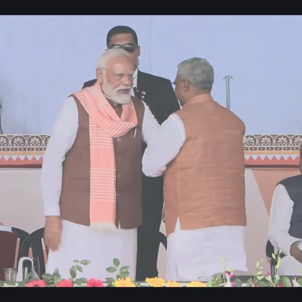 TheNewspinch's tweet image. क्या ये परिवारवाद नहीं है? 
RLM अध्यक्ष उपेंद्र कुशवाहा के बेटे दीपक प्रकाश मंत्री बने, पत्नी स्नेहलता सासाराम से विधायक चुनी गई हैं। उपेंद्र कुशवाहा ने लोकसभा का चुनाव लड़ा था, हार गए थे। अब बेटे को MLC बनाया जाएगा। केंद्र में मंत्री जीतनराम मांझी के बेटे संतोष कुमार सुमन भी…