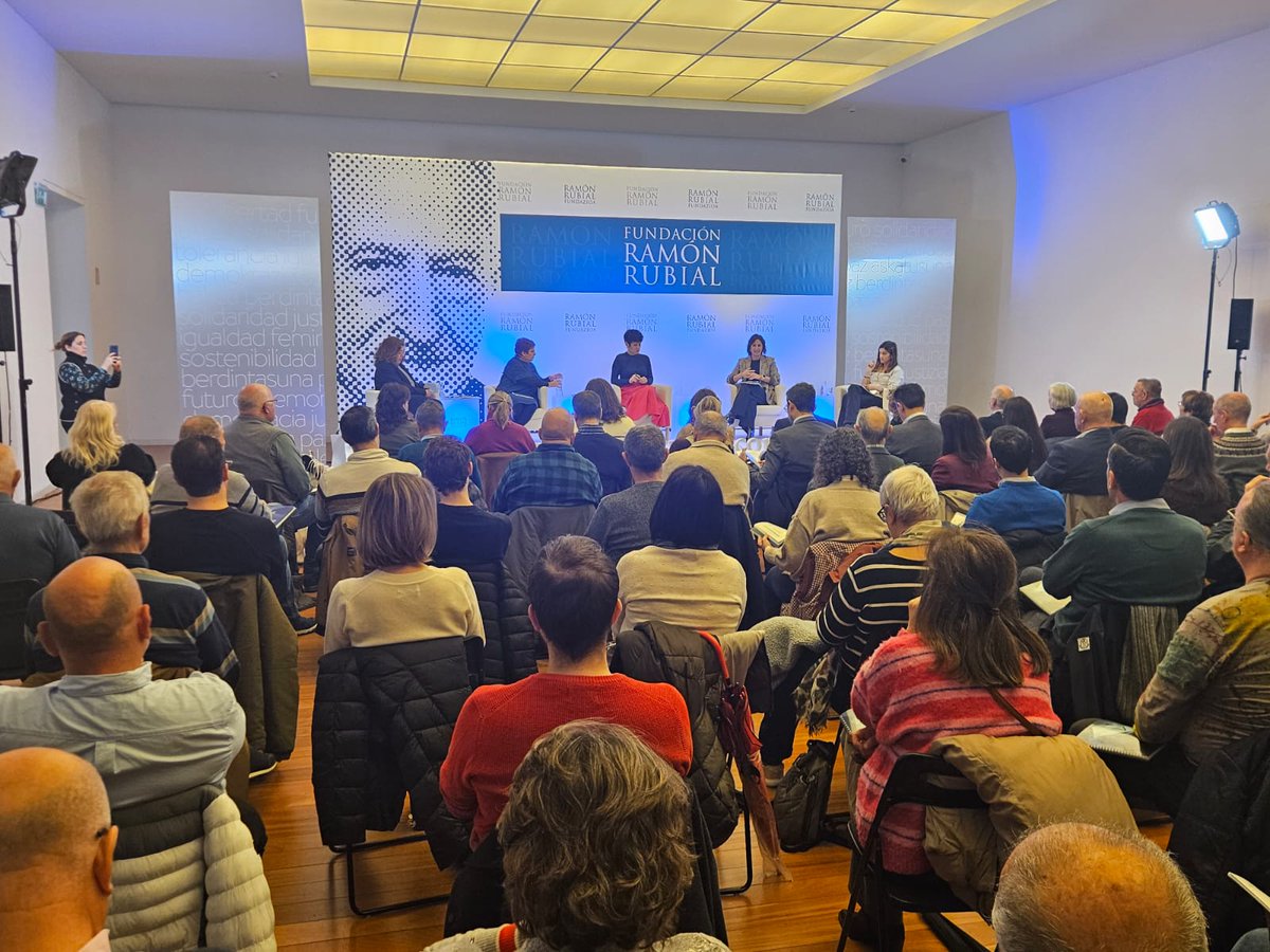 funramonrubial's tweet image. Muchas gracias a todas las personas que habéis asistido hoy a la presentación del Informe "LA VULNERACIÓN DE LOS DERECHOS HUMANOS EN LAS REDES".