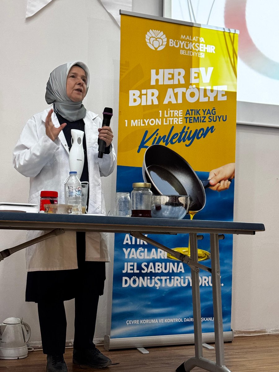 Malatya Büyükşehir Belediyesi uzmanları tarafından yurt müdürlüğümüzün temizlik ve yemekhane personeline atık yağların doğru kullanımı, atık yağlardan sabun yapımı hakkında seminer ve atölye çalışması gerçekleştirildi 🌿

📍Malatya Yurdu

#GSBYurtları