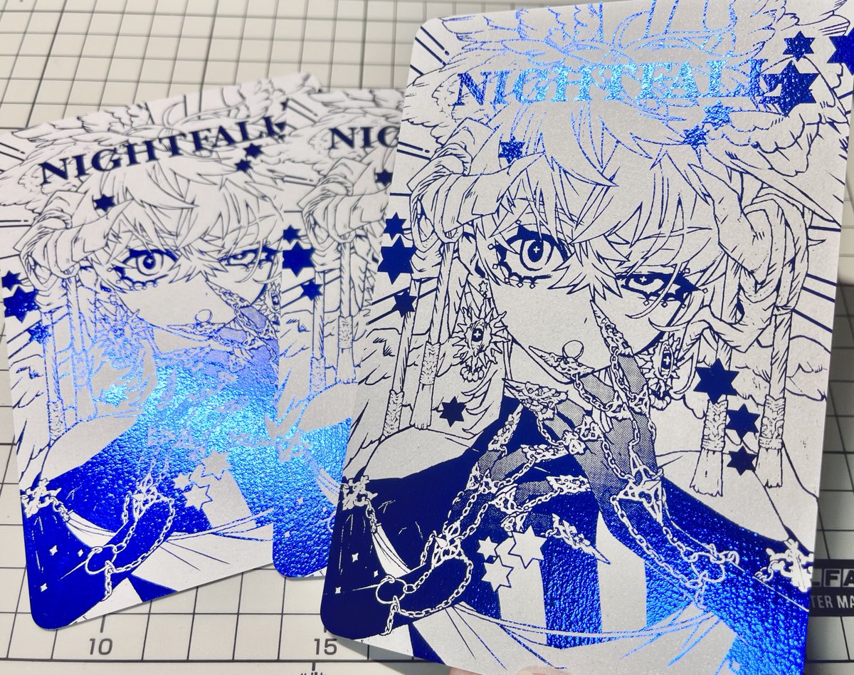 おたクラブさんで作った全面箔ポストカード。
紙:GAクラフトボード-シルバーウォール
箔の色:ブルー
角丸加工
ギラギラで細かい線も印刷綺麗ですごい〜〜かわいい〜