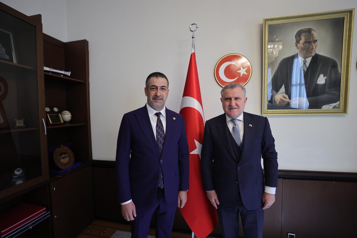 Gençlik ve Spor Bakanımız Sn.Osman Aşkın Bak’ı ziyaret ederek ilimize ve ilçelerimize yapılacak yatırımları konuştuk. 

Özellikle Baskil ve Keban İlçelerimizde yapımını talep ettiğimiz projelerimize olumlu yaklaşımlarından ötürü Sn.Bakanımıza teşekkür eder, başarılar dilerim.