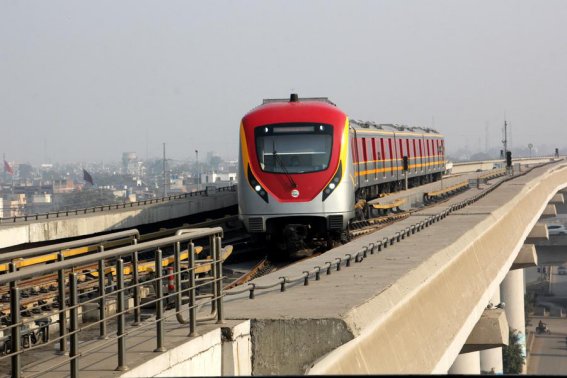 Lahore’s Orange Line Metro Train, the first urban rail transit project under the CPEC, has achieved a significant milestone by serving over 270 million passengers in the past five years, which is a shining example of how China-Pakistan cooperation benefits the local people.