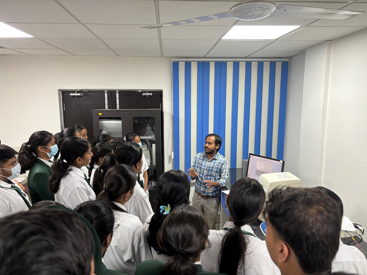 rmrcne's tweet photo. Students of classes 8-11 from DPS Dibrugarh and PM Shri Naharkatia HSS visited Regional VRDL, ICMR-RMRC Dibrugarh on 19 Nov’25. They received an orientation on basic lab equipment &amp; virology diagnostics, along with a demonstration of DNA extraction from buccal cavity.
#WeAreICMR https://t.co/lhSzBXMNGV