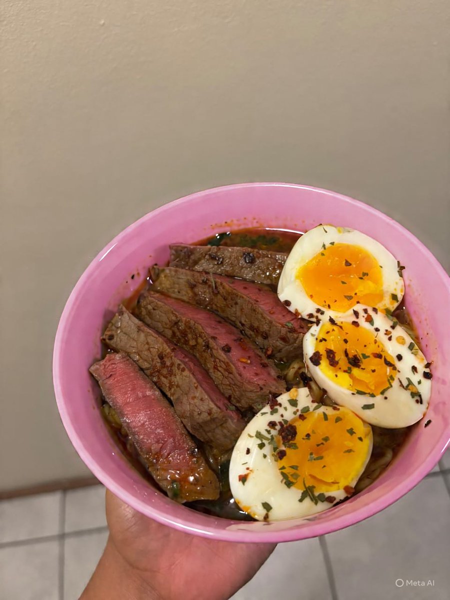 bellaislovely_'s tweet image. My boyfriend makes me steak dinners when I get my period so I can get some iron🥺