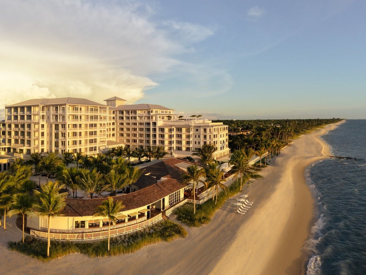 upgradedpoints's tweet image. Southwest Florida just scored a major luxury upgrade!

With nightly rates starting around $950, a prime Old Naples location, and impressive amenities, here’s what travelers need to know about this standout new resort: upgradedpoints.com/news/four-seas…