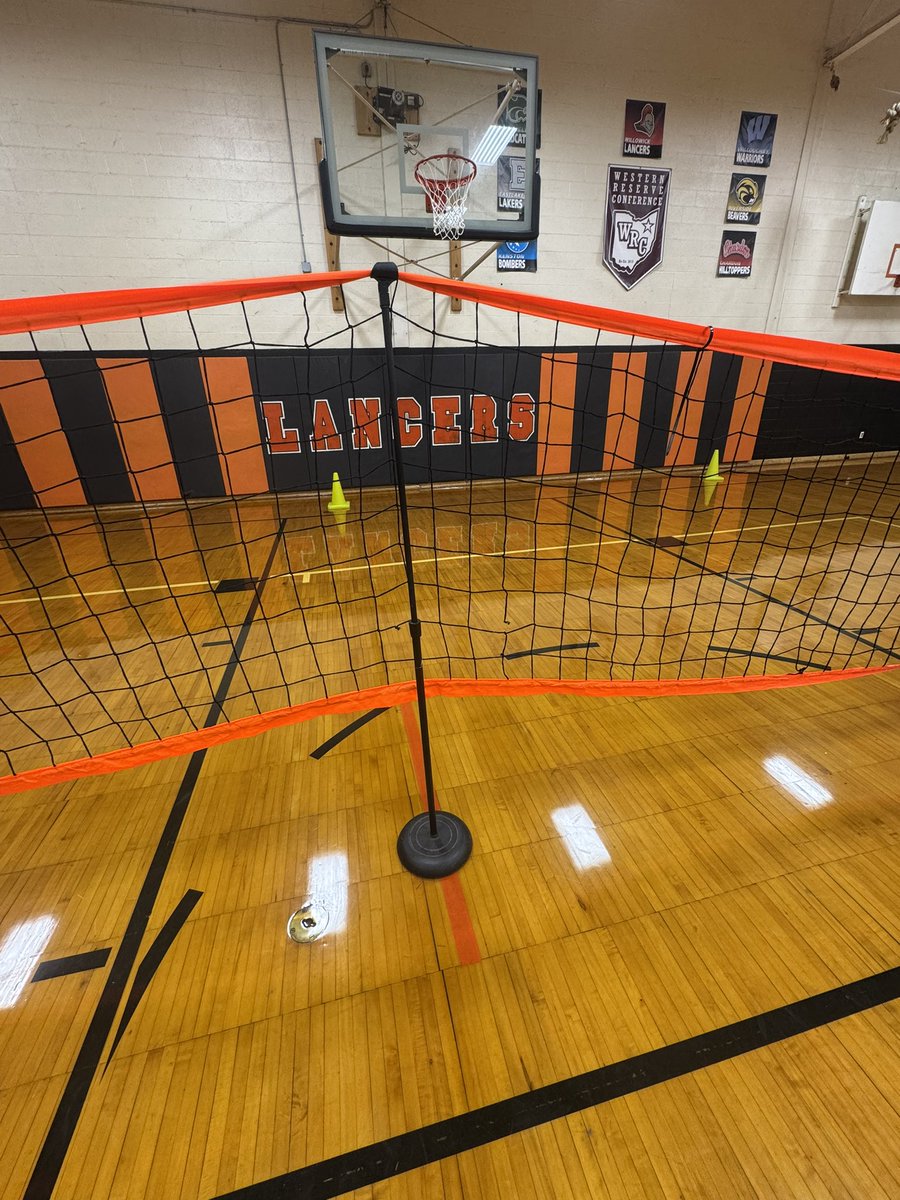 carolyndeas's tweet photo. @GopherSport When you don’t have the right equipment but you found mic stands in a random closet, you make badminton work. https://t.co/mEwUNRVq3z