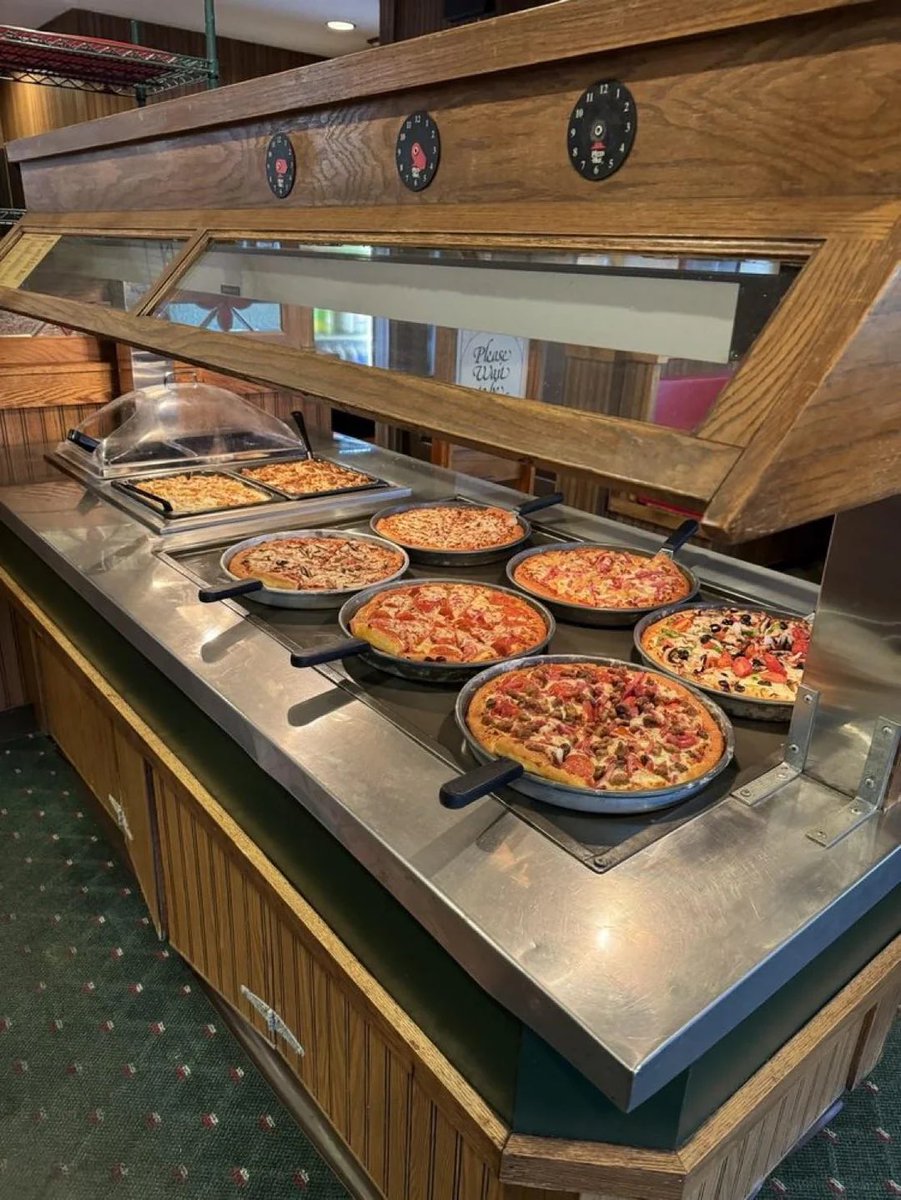 NostalgiaFolder's tweet image. Remember when Pizza Hut had a buffet?