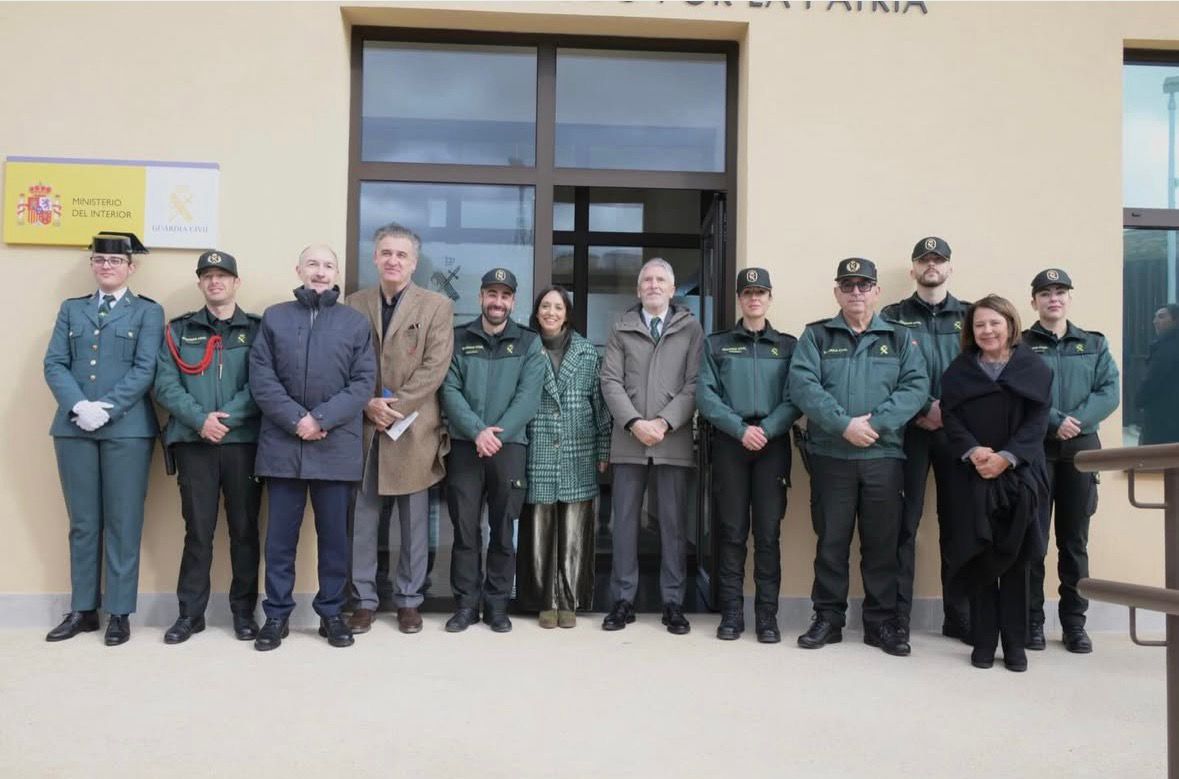 “Que nadie se deje engañar por la foto de la inauguración: de todos los guardias que aparecen, solo 4 pertenecen realmente al cuartel de #Utrillas.
La plantilla debería ser de 12.

¿Y Teruel… para cuándo?”

#RefuerzosYa