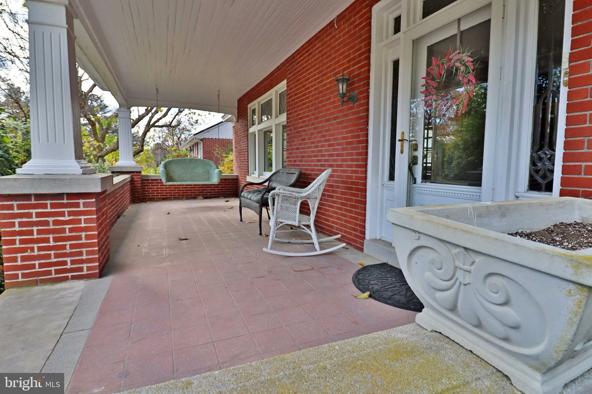 RisserGroup's tweet photo. 320 S 9th Street, Akron, PA, 17501
4 bed | 3 bath 3318 Sq. Ft.
Active | 425000
https://t.co/lZIPw65w8a
This Home in Akron is filled with charm and unique details. Original wood floors, classic woodwork, and vintage glass doors bring a sense of history and warmth. The layout... https://t.co/OiGabhCJLe