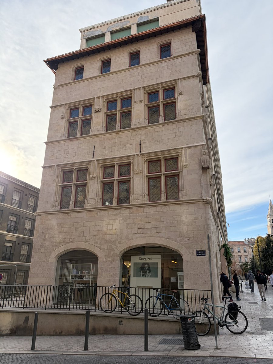D’une annonce sur Le Bon Coin… à une rénovation exemplaire, l’Hôtel de Cabre,
Plus vieil immeuble de Marsielle se dévoile, plus beau que jamais
