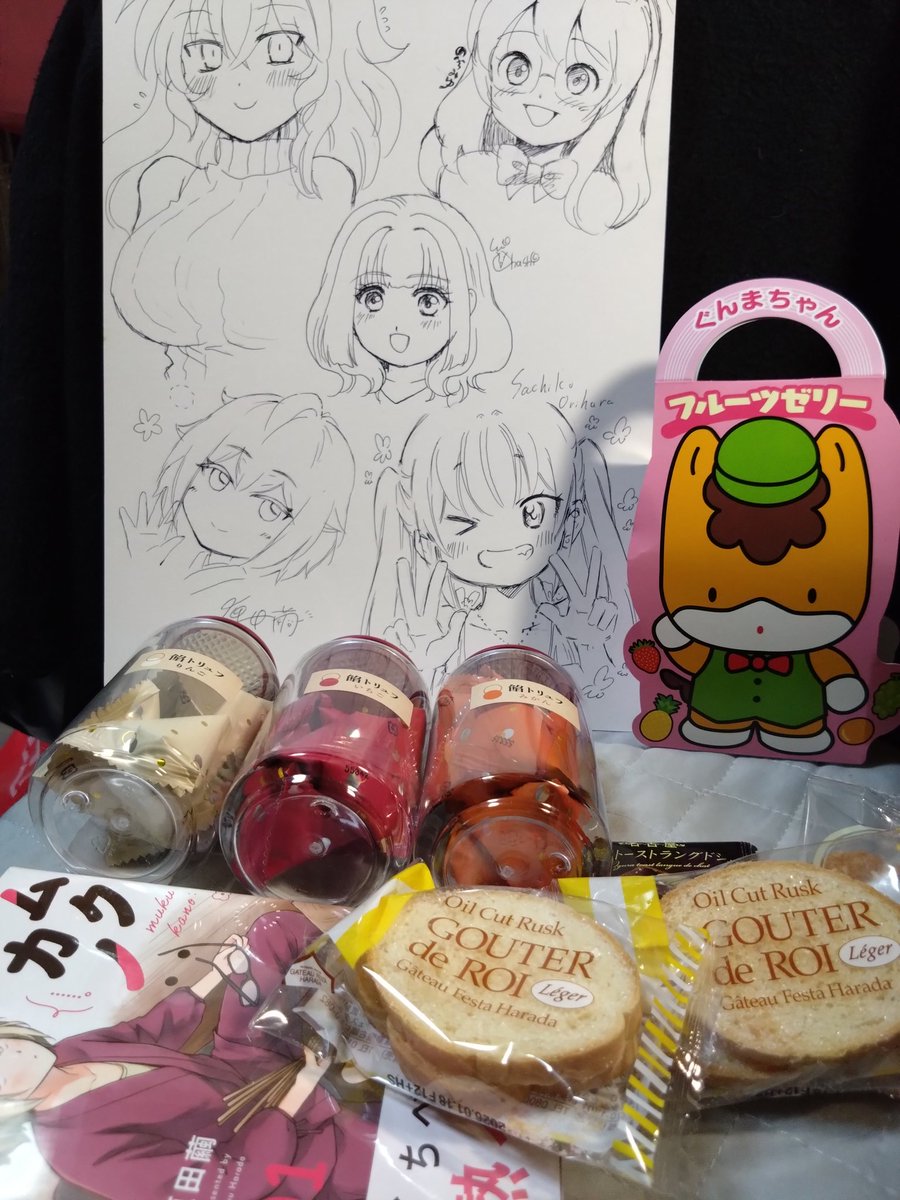 久々の集いに色紙持参しようと思ってたのに買い忘れたので家にあったケントボード持参してみたら大きく描けてすごく素敵になりましたえへへ
現物は私が持っております✨
おみやげ交換したり色んなお話できて楽しかったです！