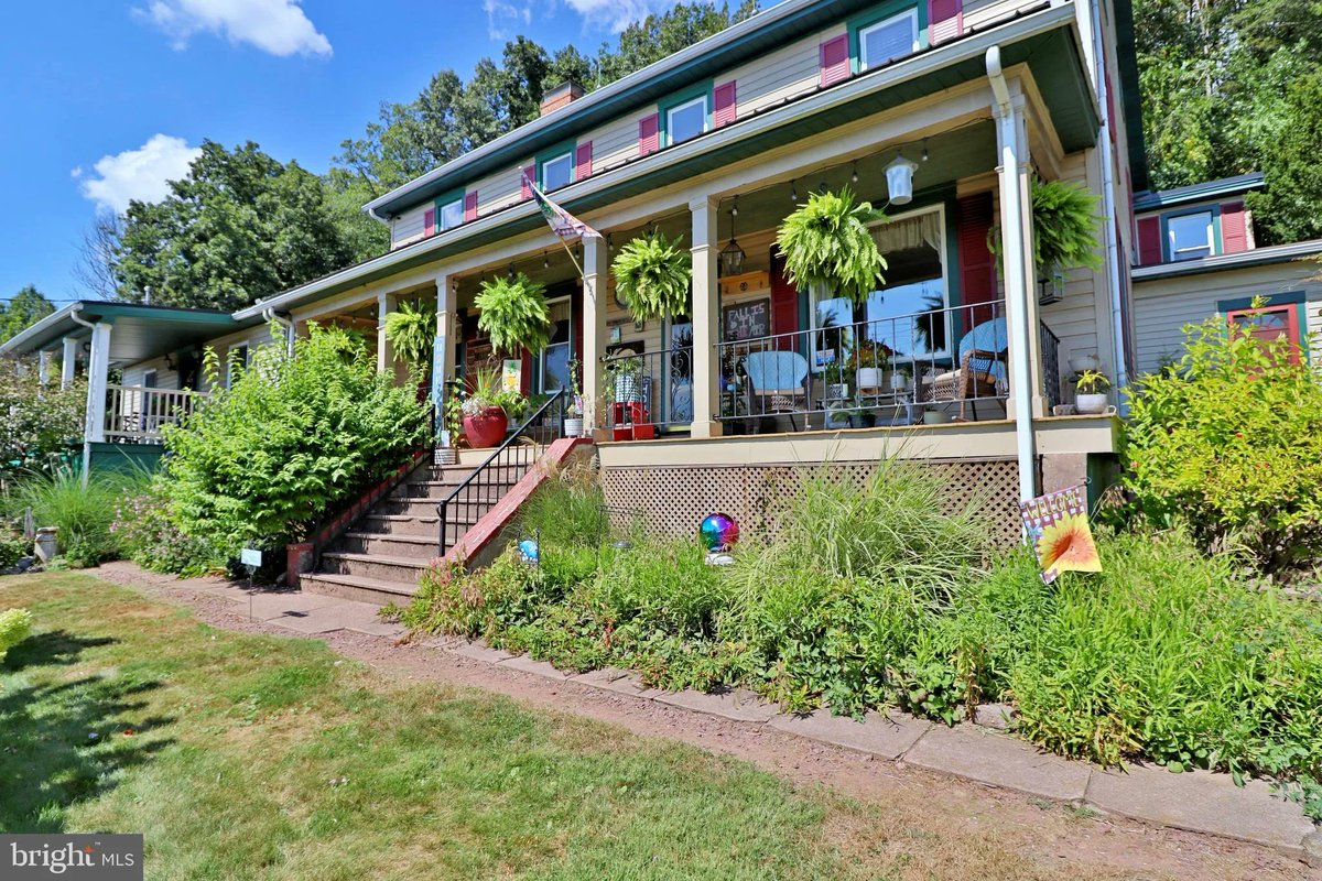 RisserGroup's tweet photo. 2145 Old Lancaster Pike, Reinholds, PA, 17569
1 bed | 3855 Sq. Ft.
Active | 650000
https://t.co/uMHjXbAyRG
Charm and character abound in this former bed and breakfast, offering over 3,800 square feet of living space. With 6 bedrooms and 6 baths, this home provides flexibility... https://t.co/d7wKJhYhee