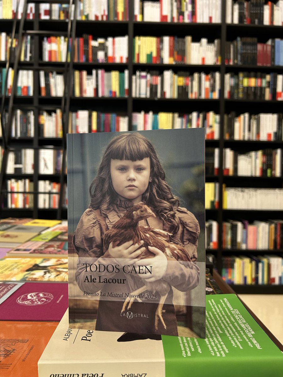 TODOS CAEN, de Ale Lacour. Un jurado compuesto por Leila Guerriero, Leonardo Padura y Elvira Lindo ha concedido a este libro el Premio La Mistral Nouvelle 2025.
Gracias a todos los que lo han hecho posible.
¡Ya disponible en la librería!