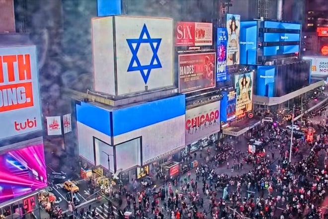 sosonosonosono's tweet image. VOX from Hazbin Hotel took over billboards in Times Square