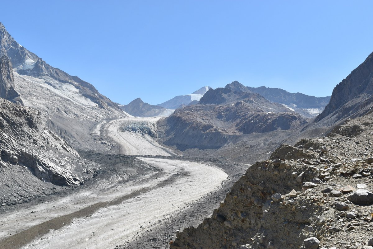 El #CambioClimático está acabando con los glaciares, la última reserva natural de agua de #Chile ante las periódicas sequías. A este ritmo, en 2100 los glaciares no podran mitigar los efectos de una megasequía como la que se prolonga desde hace 15 años. Lo cuenta EFE noticias: