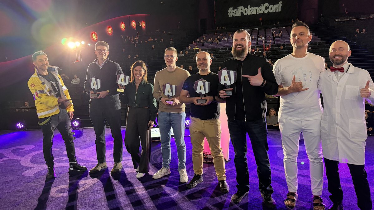 All the AI AWARDS winners are now together on stage at <a href="/aiPolandConf/">AIPolandConf</a>! Inspiring to see innovators and trailblazers in AI recognized for their groundbreaking work. Congratulations to everyone pushing boundaries! #aiPolandConf
