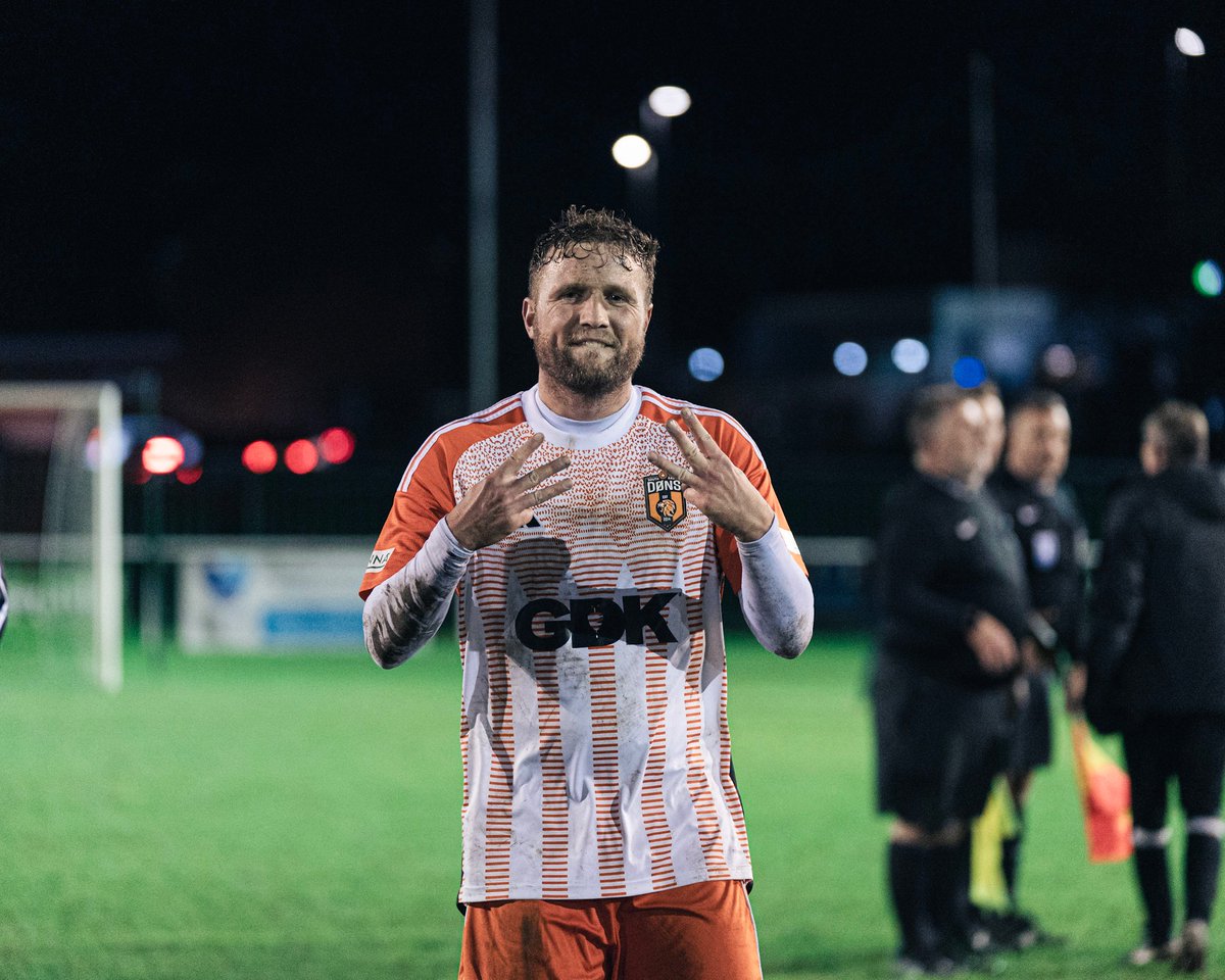 sedonsfc's tweet photo. The temperature has dropped in UK🇬🇧❄️, but the season is definitely warming up‼️Crucial points on the road #DONSAWAY
📸 QC_Visuals https://t.co/seaHyPZQUp