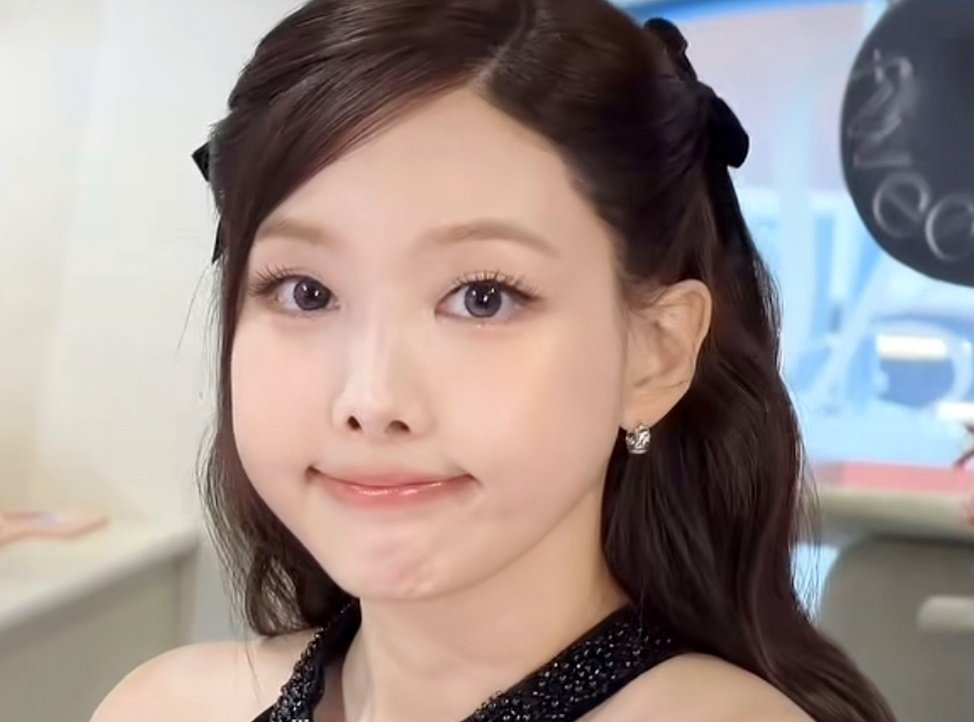 🍞 ‿ 🍞 ; bread cheeks