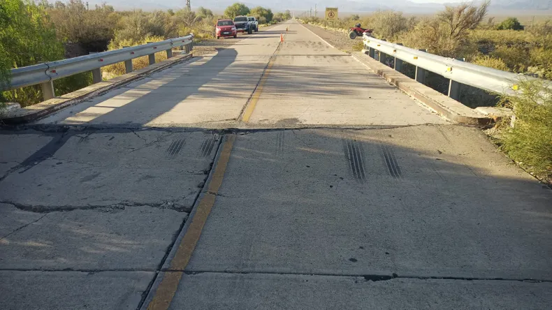 🚧 #AHORA | Corte total en la Ruta 52, a 600 metros al sur de la fábrica Villavicencio (Las Heras).

Desde Defensa Civil piden precaución: se realizan reparaciones en la loza de hormigón dañada.

📍 Vialidad Provincial trabaja en el lugar.

📻 Vivo  aconcaguaradio.com