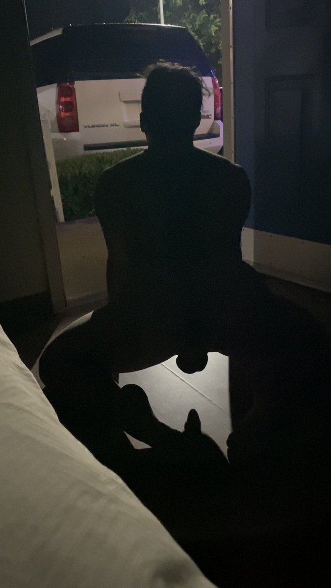 AZExhibitionist's tweet photo. Waiting for an anon top ended up looking really ominous 🕷️ 😂 https://t.co/X2r0GAm1nf